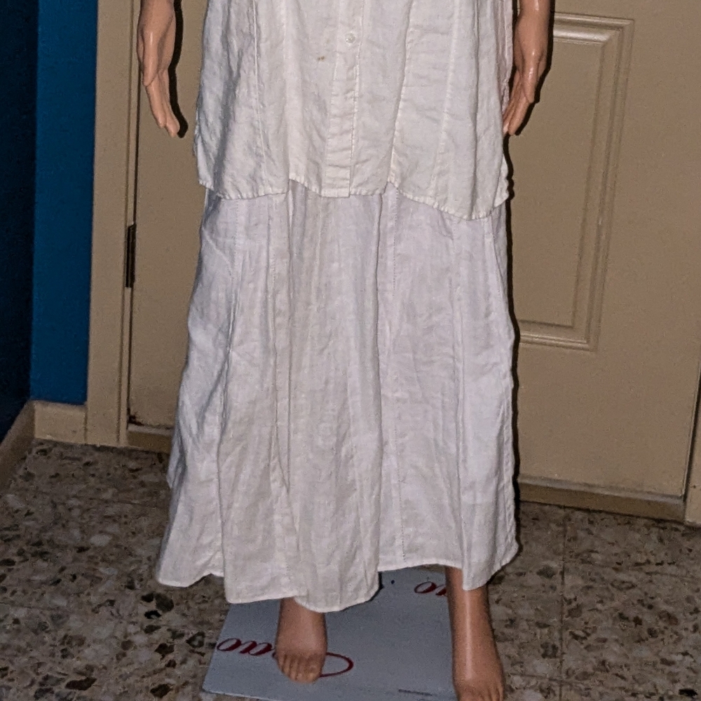 Edward® White 100% linen skirt. A-line flared. Size 14. Midi length skirt 34"